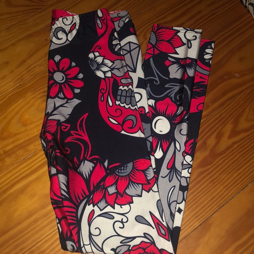 Skull Leggings Small NWOT